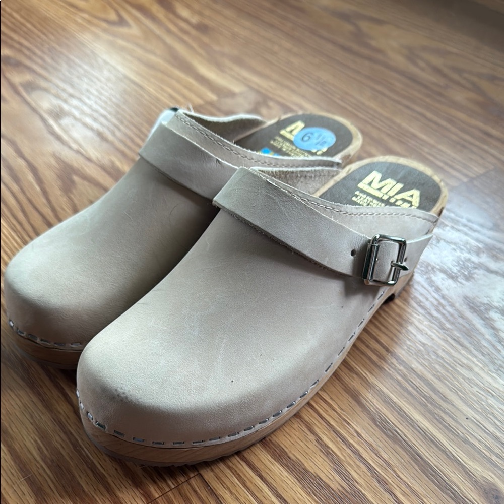 MIA Light Tan Clogs with Buckle